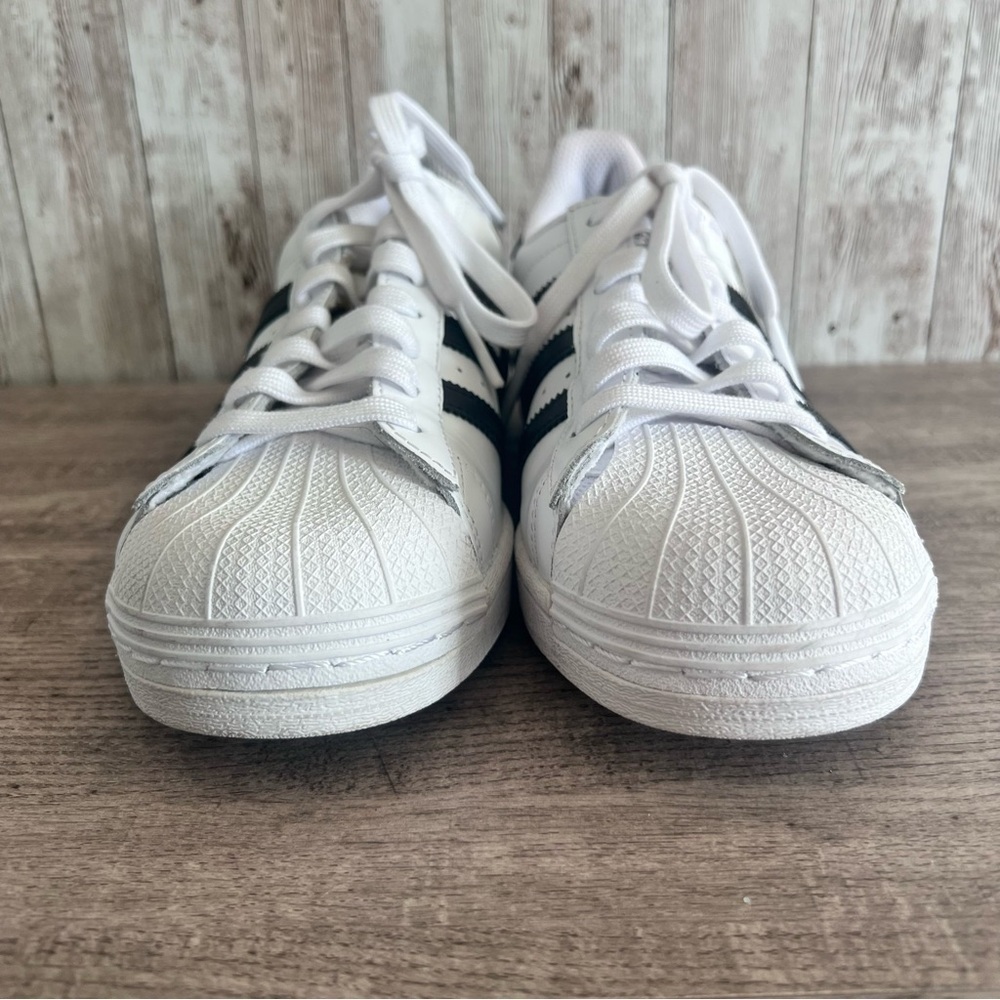 Adidas Low Top Superstars Size 7.5 - Picture 4 of 7